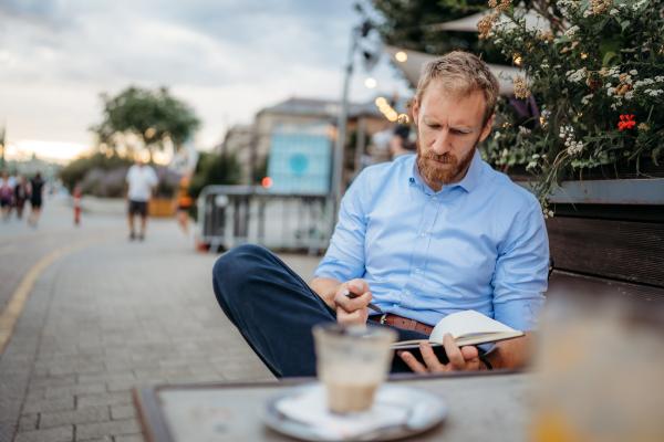 EGYEDILEG TERVEZETT FINANSZÍROZÁSI STRUKTÚRÁVAL