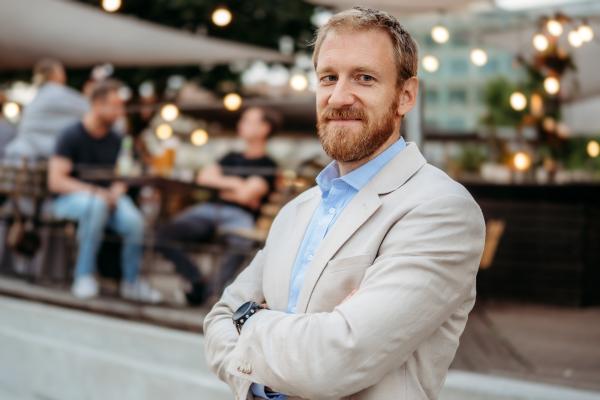 MEGNYUGTATÓ RENDSZERREL, PÉNZÜGYI BIZTONSÁGGAL